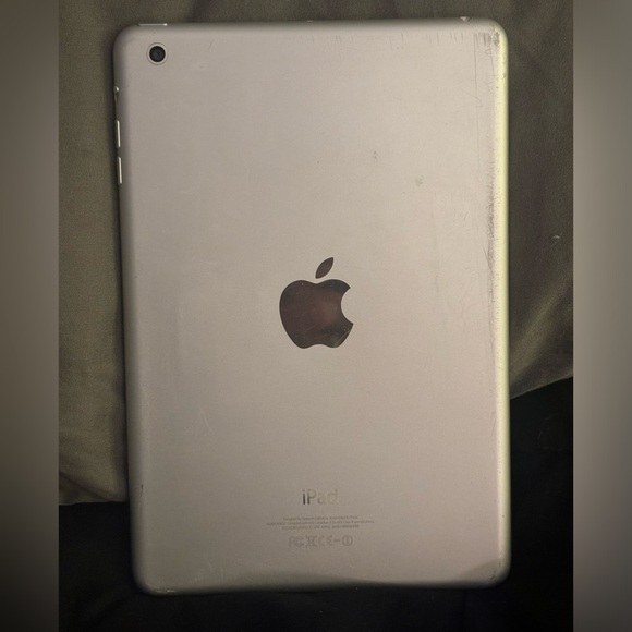 iPad mini with case and protector screen on - Picture 8 of 9